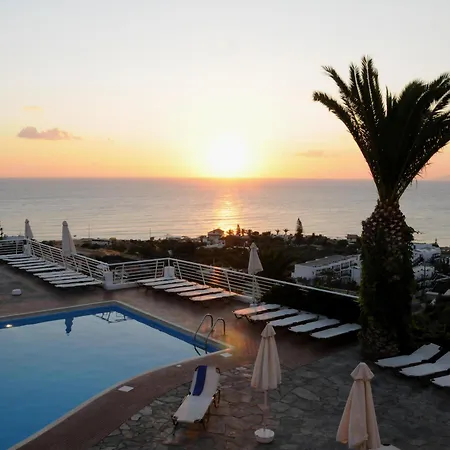فندق Village 4*