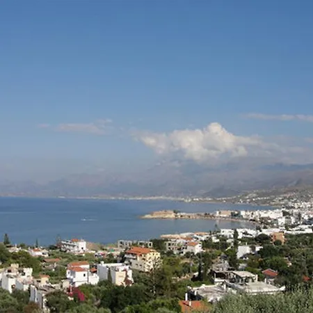 Village فندق 4*